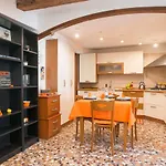 In The House Διαμέρισμα *